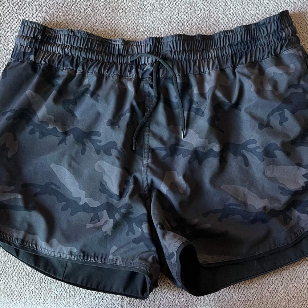 ZYIA Women's Gray Camo Athletic Shorts